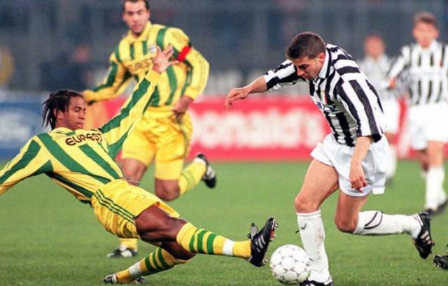 1667832228755033052.jpg 1200x768_nantais-capron-face-milieu-terrain-juventus-del-piero.jpg