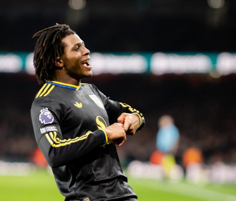 星空体育APP-2球连斩曼城阿森纳，曼联官宣“金边古”伤缺10周，卡里克新挑战