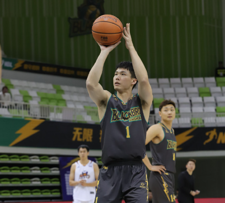 星空体育下载-首秀仅得1分！网红球员终于登场，没打就进全明星